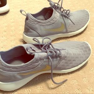 Nike size 8 shoe